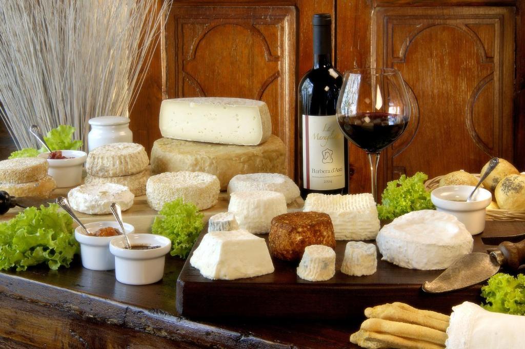 La Maragliana Aparthotel Castel Rocchero Bagian luar foto