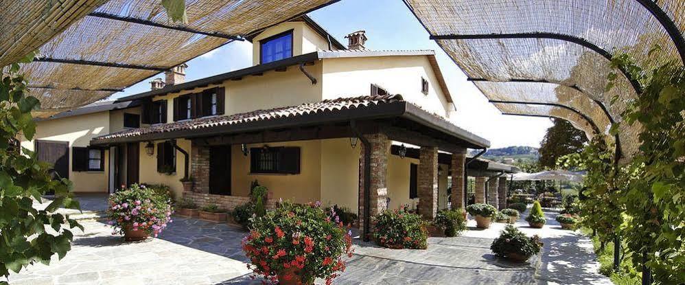 La Maragliana Aparthotel Castel Rocchero Bagian luar foto