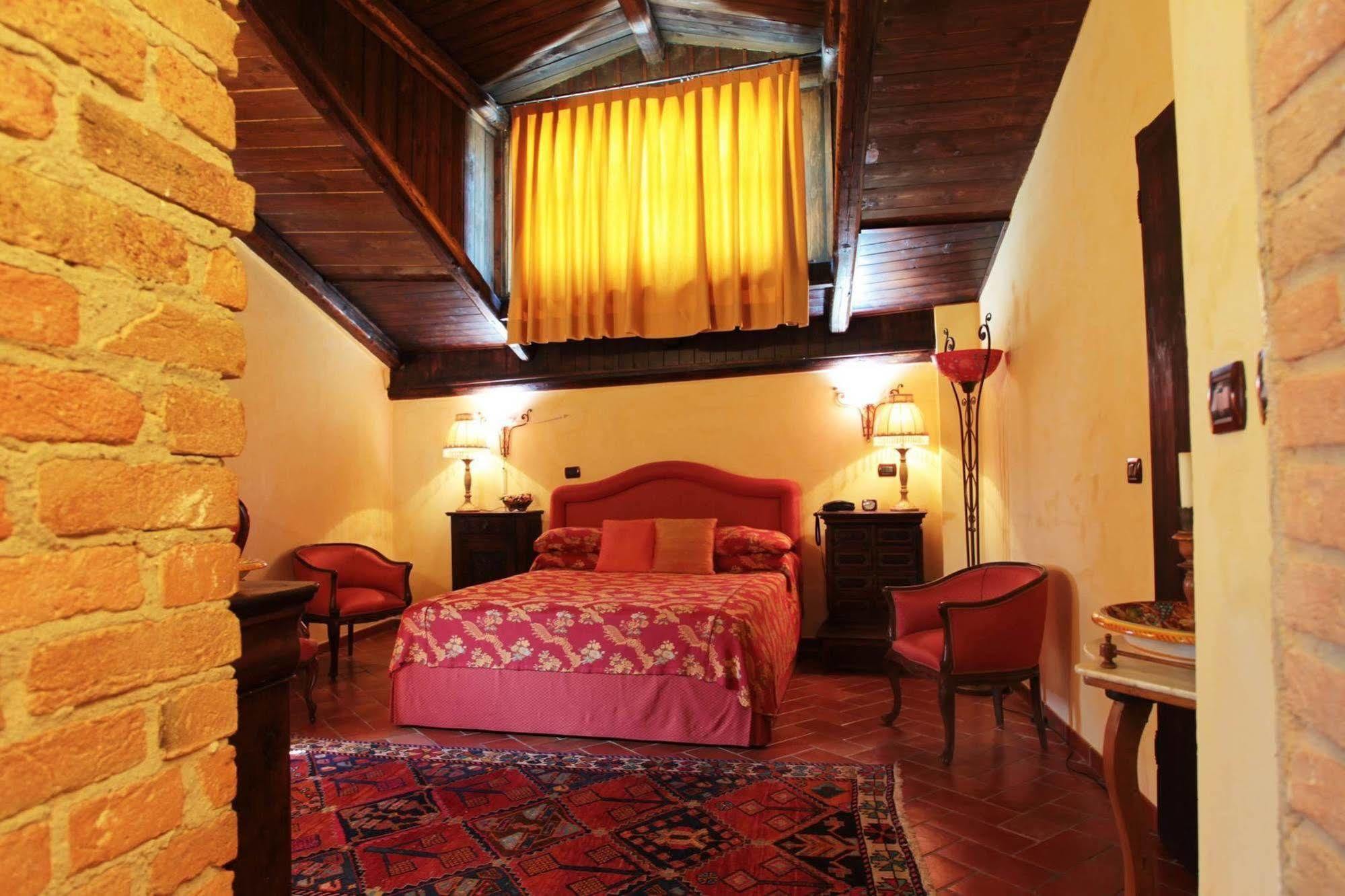 La Maragliana Aparthotel Castel Rocchero Bagian luar foto