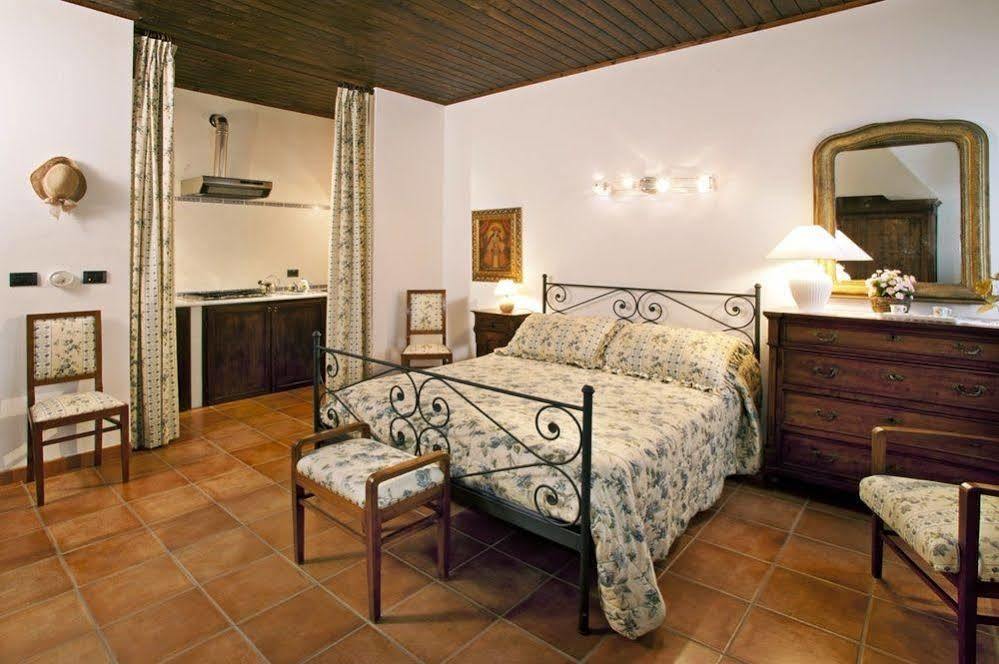 La Maragliana Aparthotel Castel Rocchero Bagian luar foto